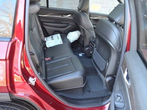 New 2025 Jeep Grand Cherokee Limited image 31