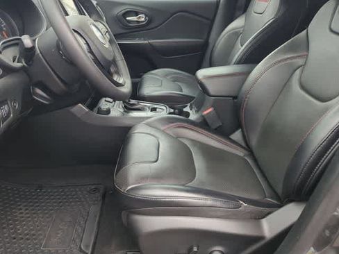 Used 2022 Jeep Cherokee Trailhawk w/ Premium Leather Package AWD/4WD image 16