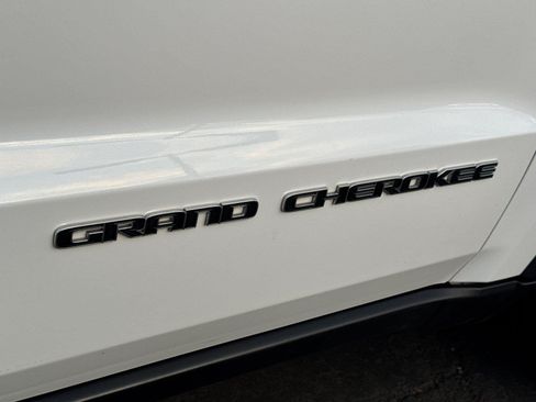 Used 2017 Jeep Grand Cherokee Limited w/ Trailer Tow Group IV AWD/4WD image 8