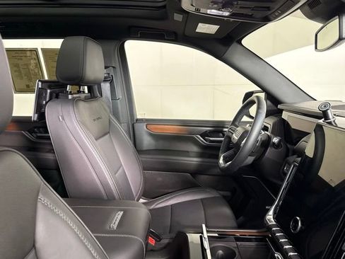 Used 2025 GMC Yukon XL Denali w/ Sun & Power Step Package image 30