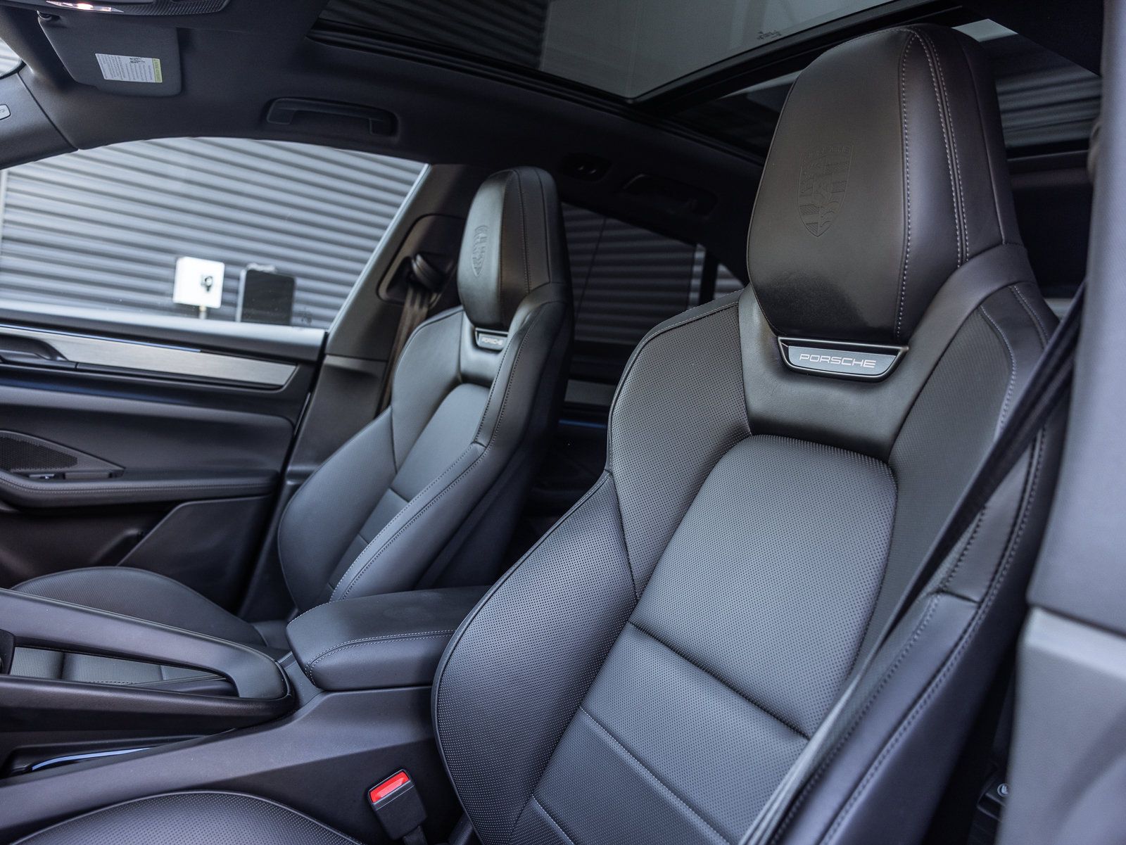 Certified 2025 Porsche Macan 4 Electric AWD/4WD image 5