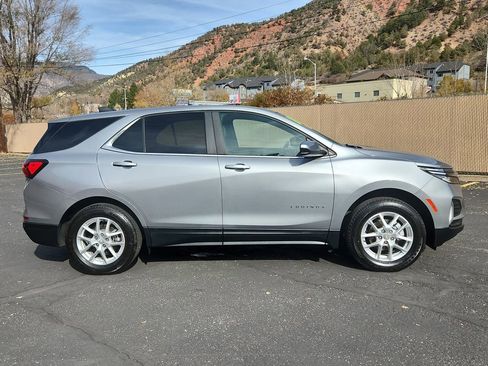 Used 2023 Chevrolet Equinox LT w/ Driver Convenience Package image 2