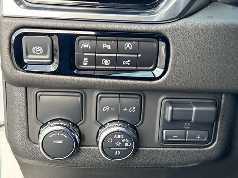 Used 2025 GMC Yukon Elevation RWD image 25