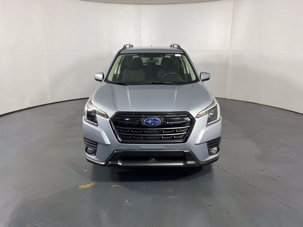 Used 2022 Subaru Forester Premium AWD/4WD image 3