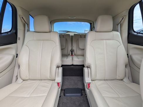 Used 2018 Lincoln MKT AWD image 29