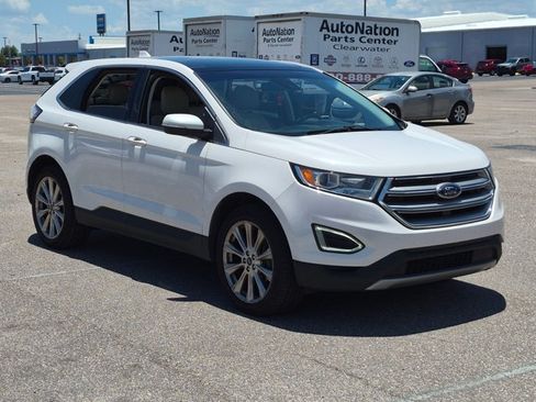 Used 2018 Ford Edge Titanium w/ Equipment Group 301A FWD image 3