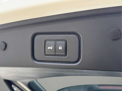 Used 2023 Nissan Pathfinder SL AWD/4WD image 43