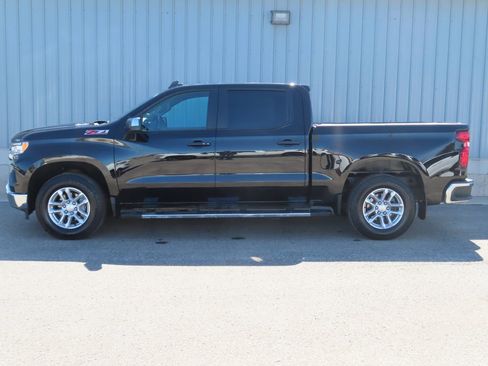 Used 2022 Chevrolet Silverado 1500 LT w/ Diesel Off-Road Package AWD/4WD image 7