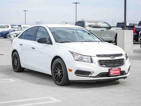 Used 2016 Chevrolet Cruze LS FWD image 3