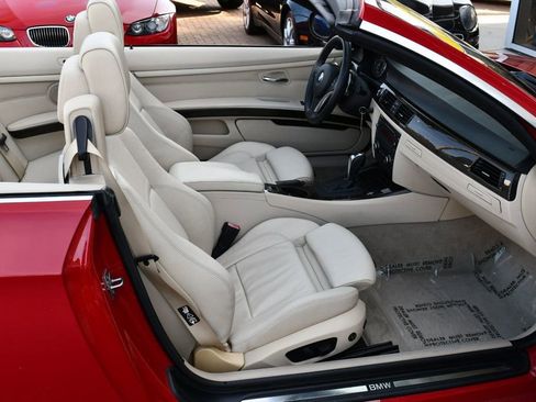 Used 2011 BMW 328i Convertible image 18