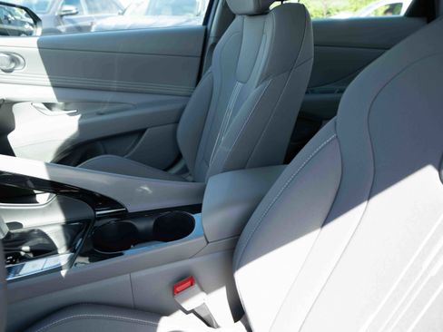 Used 2025 Hyundai Elantra SEL FWD image 10
