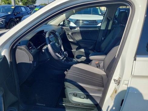 Used 2023 Volkswagen Tiguan SE w/ Panoramic Sunroof Package FWD image 16