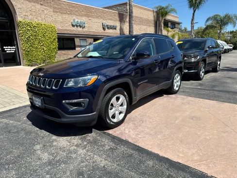 Used 2019 Jeep Compass Latitude FWD image 2