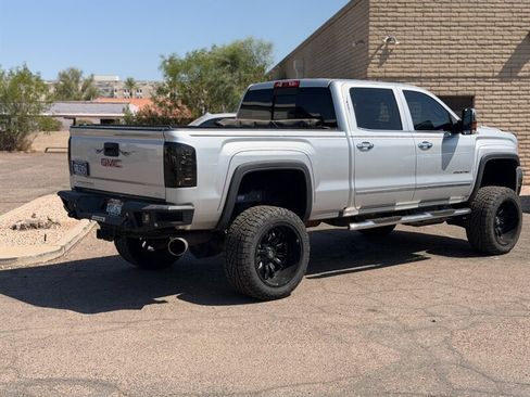 Used 2018 GMC Sierra 2500 SLT w/ Duramax Plus Package AWD/4WD image 3