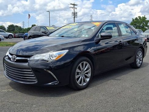 Used 2016 Toyota Camry XLE w/ Moonroof Package FWD image 3
