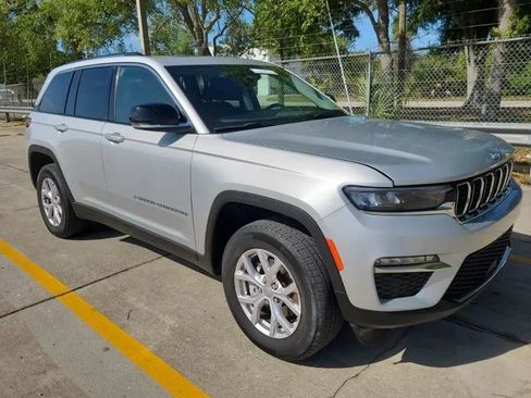 Used 2022 Jeep Grand Cherokee Limited image 2