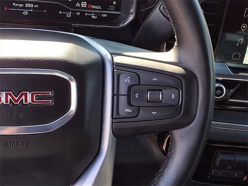 Used 2025 GMC Sierra 1500 SLT image 6
