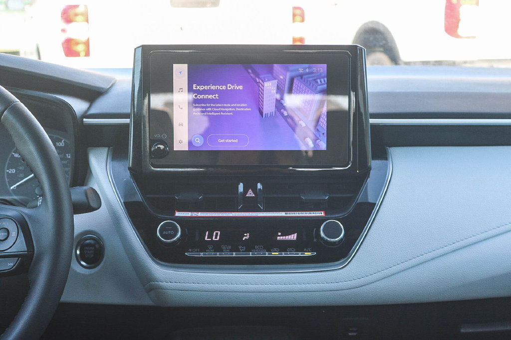 Used 2025 Toyota Corolla SE FWD image 46