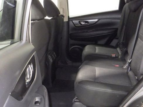 Used 2017 Nissan Rogue SV image 8