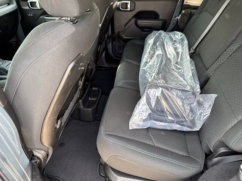 Used 2025 Jeep Wrangler Rubicon image 19