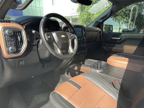 Used 2021 Chevrolet Silverado 1500 High Country w/ Technology Package image 10
