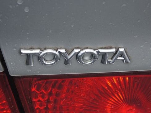 Used 2001 Toyota Camry XLE FWD image 12