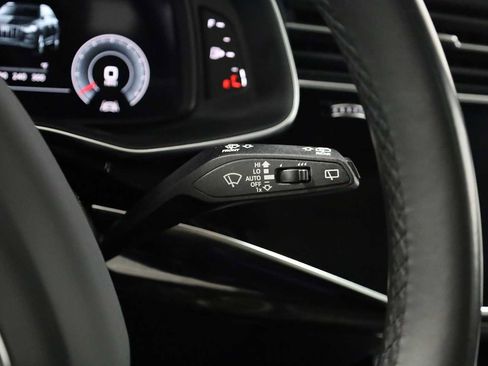Used 2022 Audi Q7 Premium w/ Convenience Package image 28