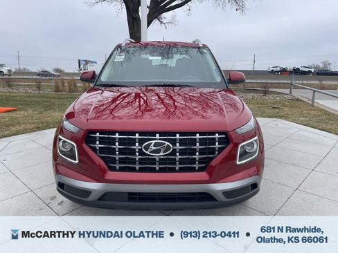 Certified 2024 Hyundai Venue Limited FWD image 13