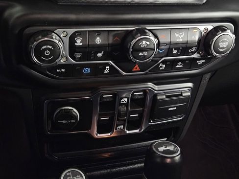 Used 2023 Jeep Wrangler Unlimited Sahara w/ Cold Weather Group image 20