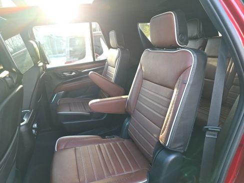 Used 2023 GMC Yukon Denali Ultimate image 5