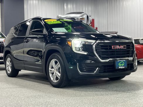Used 2022 GMC Terrain SLE w/ Driver Convenience Package image 6