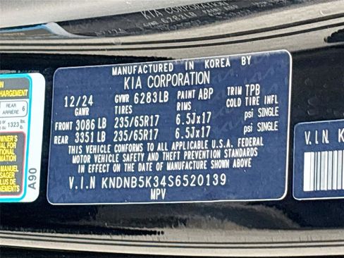 Used 2025 Kia Carnival FWD image 34