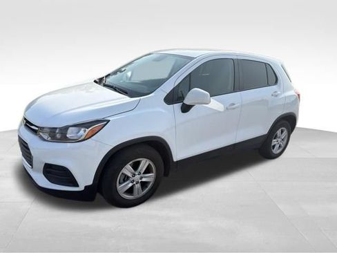 Used 2022 Chevrolet Trax LS w/ Tint and Cruise Package FWD image 7