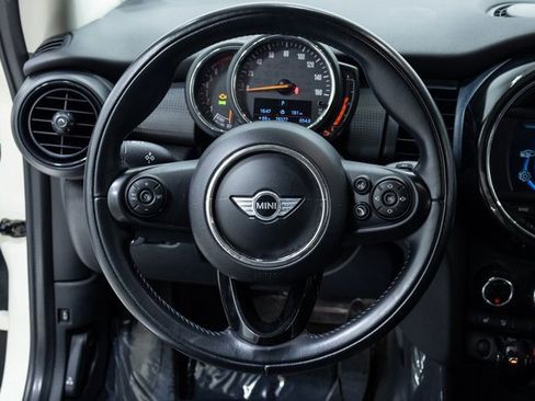 Used 2018 MINI Cooper 2-Door Hardtop image 12