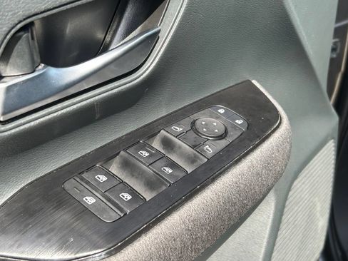 Used 2025 Nissan Kicks SV w/ Charging Package FWD image 21