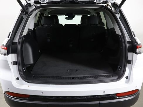 Used 2023 Jeep Grand Cherokee Limited w/ Black Appearance Package image 17