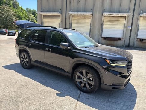 Used 2023 Honda Pilot Sport image 14