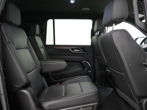 Used 2025 GMC Yukon XL Denali AWD/4WD image 13