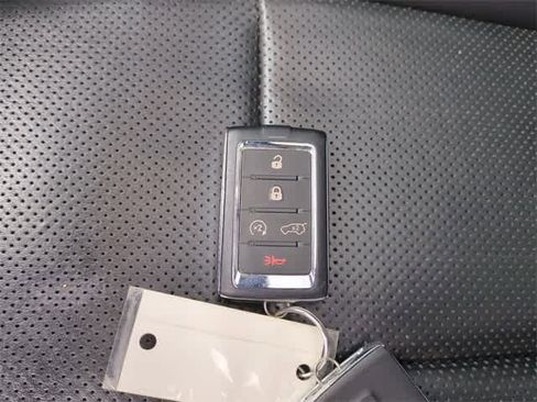 Used 2022 Jeep Grand Cherokee Overland w/ Adv Protech Group III image 37