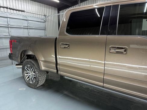 Used 2017 Ford F250 Lariat w/ Lariat Ultimate Package image 13