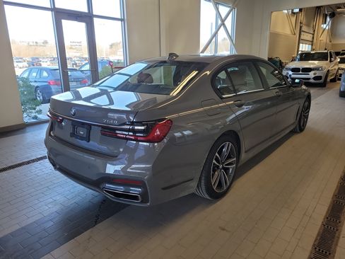 Used 2022 BMW 750i xDrive w/ M Sport Package image 5