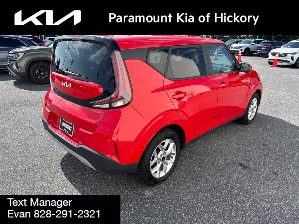 Used 2023 Kia Soul LX w/ LX Technology Package FWD image 4