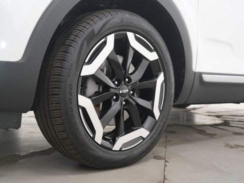 Used 2024 Kia Telluride EX w/ EX Captain's Chair Package image 32