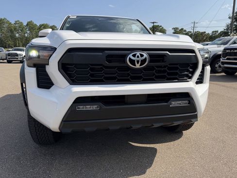 Used 2024 Toyota Tacoma TRD Off-Road AWD/4WD image 24