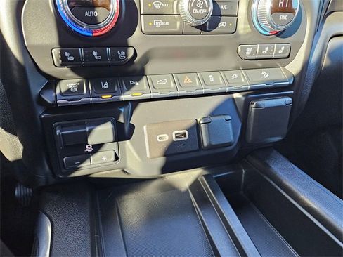 Used 2020 GMC Sierra 2500 AT4 w/ AT4 Premium Package image 26