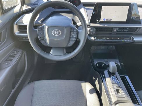 Used 2025 Toyota Prius LE image 25