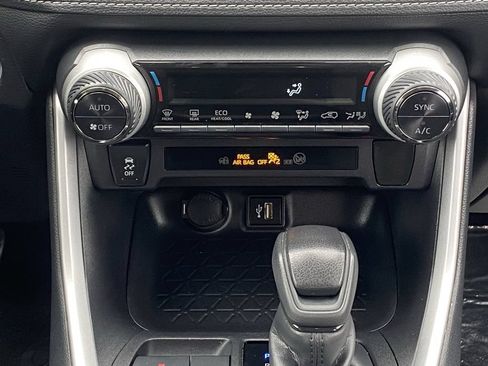 Certified 2025 Toyota RAV4 XLE AWD/4WD image 32