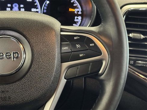 Used 2018 Jeep Grand Cherokee Altitude image 26