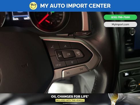 Used 2020 Volkswagen Atlas Cross Sport SE w/ Towing Package image 18