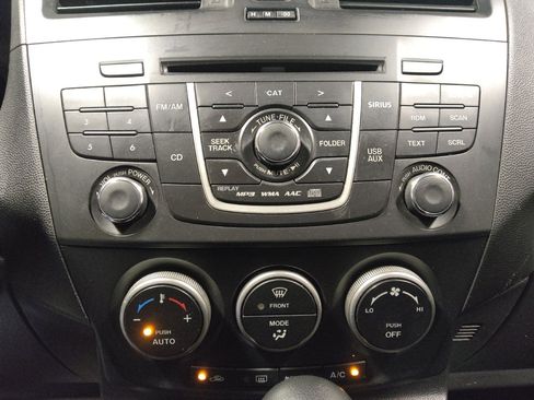 Used 2014 MAZDA MAZDA5 Sport image 25